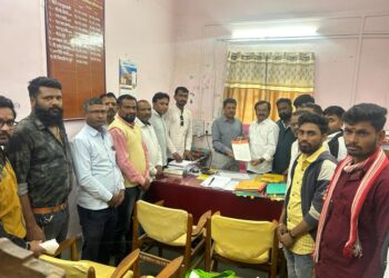 दुकानांवर तात्काळ मराठी पाट्या लावा, अन्यथा मनसे काळे फासणार 