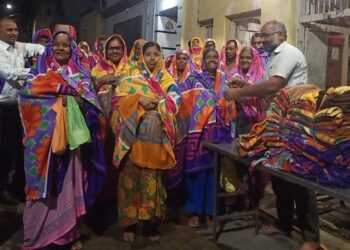 आस्था रोटी बँकेतर्फे गरजूंना 100 ब्लॅंकेटचे वाटप