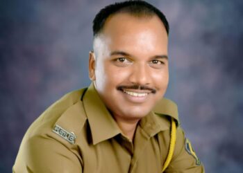 Police Shot Himself | पोलिसाने स्वतःला 'भावपूर्ण श्रध्दांजली' वाहत स्वतःवर झाडल्या गोळ्या