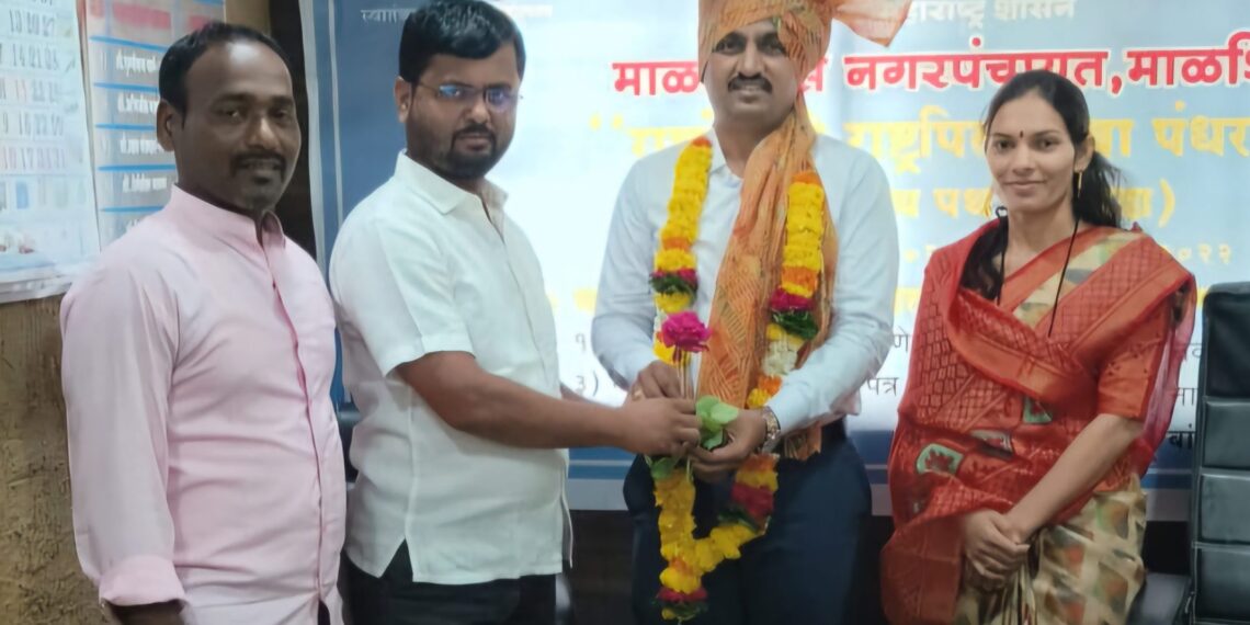 माळशिरस शहरातील विविध समस्यांची सोडवणूक करावी माळशिरस शहरातील विविध समस्यांची सोडवणूक करावी