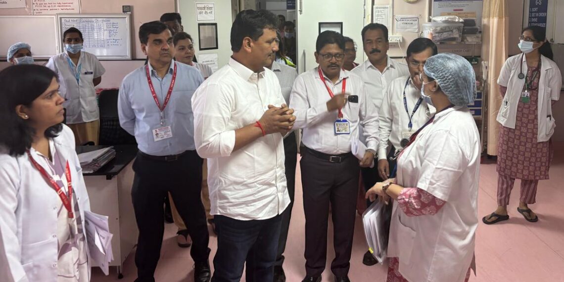 आरोग्य विभागातील अधिकाऱ्यांच्या कामकाजावर आरोग्यमंत्री आबिटकरांनी टाकला "प्रकाश" Health Minister prakash Abitkar