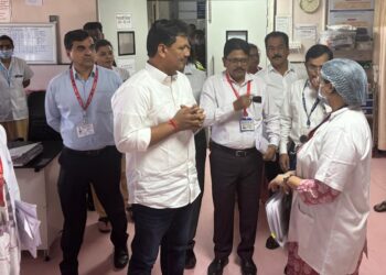 आरोग्य विभागातील अधिकाऱ्यांच्या कामकाजावर आरोग्यमंत्री आबिटकरांनी टाकला "प्रकाश" Health Minister prakash Abitkar