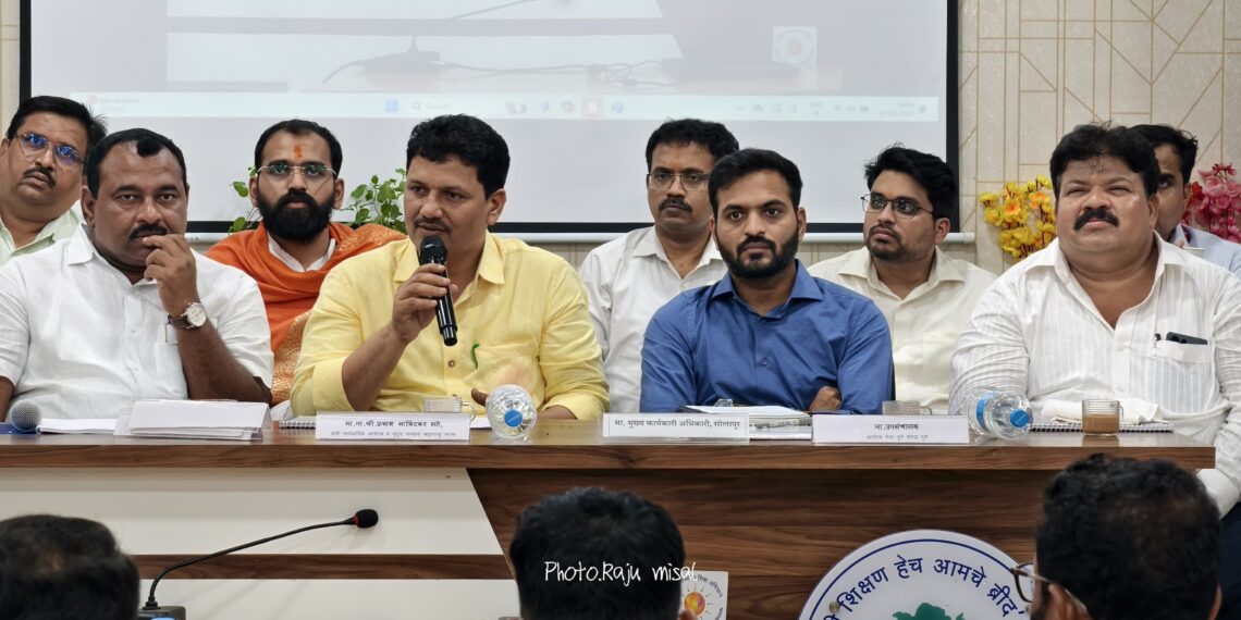 सर्व वारकरी भाविकांना पालखी मार्ग, विसावा, पालखी तळांवर आवश्यक आरोग्य सेवा उपलब्ध करून देणार : आरोग्य मंत्री प्रकाश आबिटकर सर्व वारकरी भाविकांना पालखी मार्ग, विसावा, पालखी तळांवर आवश्यक आरोग्य सेवा उपलब्ध करून देणार : आरोग्य मंत्री प्रकाश आबिटकर All Warkari devotees will provided necessary health services Palkhi MargHealth Minister Prakash Abitkar