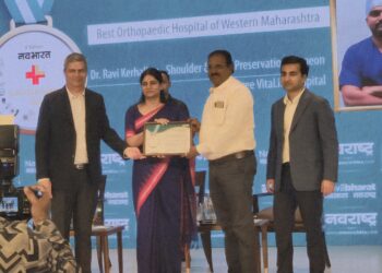 केंद्रीय आरोग्य व कुटुंब कल्याण मंत्री अनुप्रिया पटेल यांच्याहस्ते "बेस्ट फार्मासिस्ट" पुरस्काराने प्रवीण सोळंकी यांचा गौरव Best Pharmacist