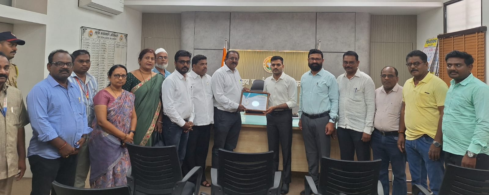 केंद्रीय आरोग्य व कुटुंब कल्याण मंत्री अनुप्रिया पटेल यांच्याहस्ते "बेस्ट फार्मासिस्ट" पुरस्काराने प्रवीण सोळंकी यांचा गौरव Best Pharmacist 