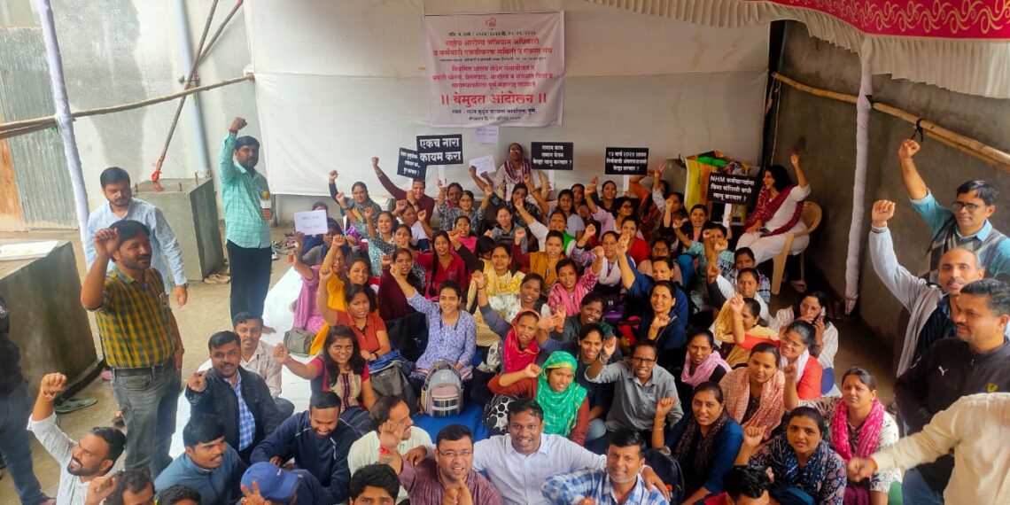 एनएचएम कर्मचाऱ्यांचा उद्या जिल्हाधिकारी कार्यालयावर धडक मोर्चा एनएचएम कर्मचाऱ्यांचा उद्या जिल्हाधिकारी कार्यालयावर धडक मोर्चा NHM employees to stage protest at District Collector's office tomorrow