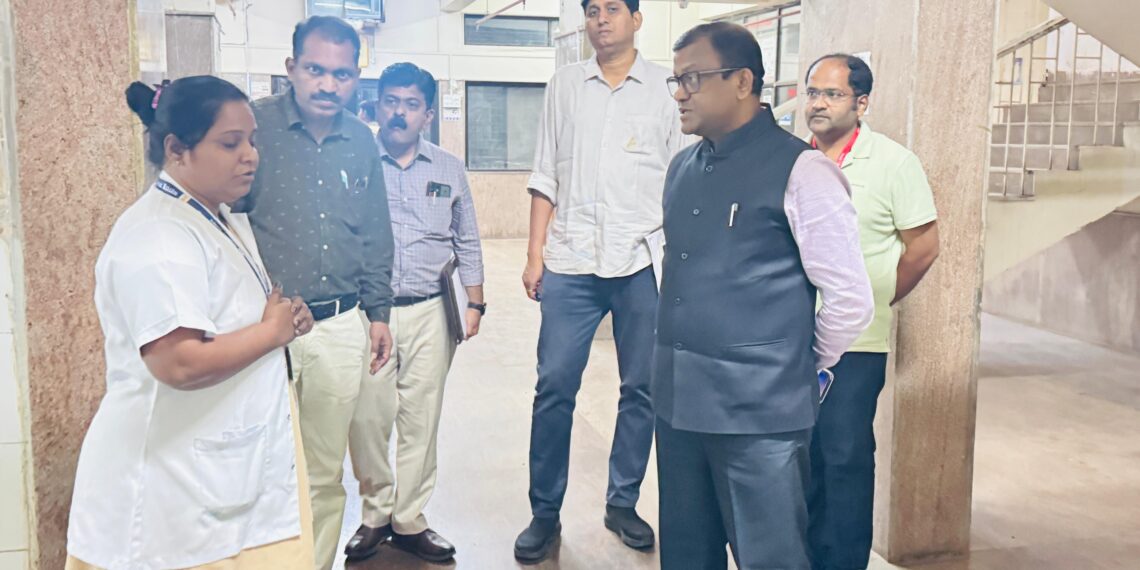 "आरोग्य सेवेत पुणे सर्कल टॉपला" आणण्यासाठी उपसंचालक डॉ. भगवान पवार यंत्रणेसह स्वतःही दिवसरात्र कार्यरत "आरोग्य सेवेत पुणे सर्कल टॉपला" आणण्यासाठी उपसंचालक डॉ. भगवान पवार यंत्रणेसह स्वतःही दिवसरात्र कार्यरत Pune circle tops in healthcare services