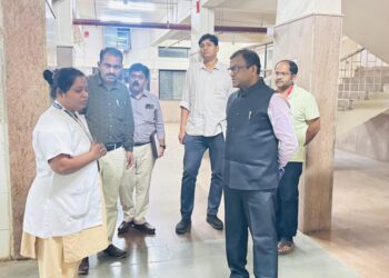 "आरोग्य सेवेत पुणे सर्कल टॉपला" आणण्यासाठी उपसंचालक डॉ. भगवान पवार यंत्रणेसह स्वतःही दिवसरात्र कार्यरत Pune circle tops in healthcare services