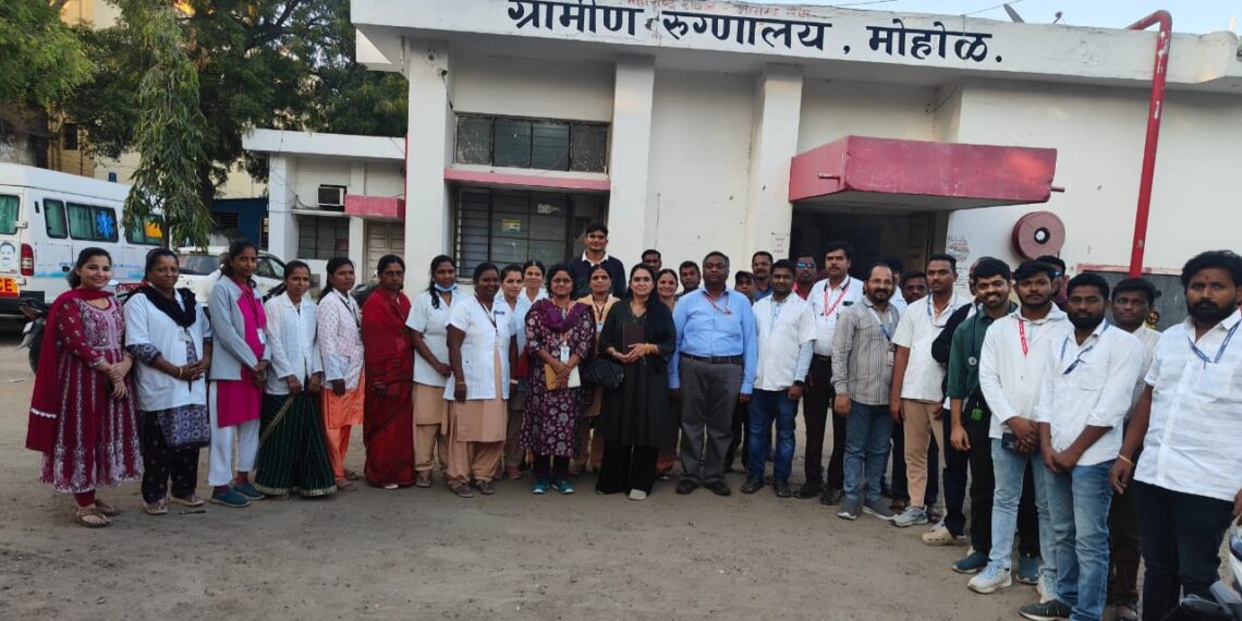 सिव्हील सर्जन डॉ. वर्षा डोईफोडे यांच्याकडून शासकीय रूग्णालयांची रात्री 1 वाजता अचानक भेटी देऊन तपासणी सिव्हील सर्जन डॉ. वर्षा डोईफोडे यांच्याकडून शासकीय रूग्णालयांची रात्री 1 वाजता अचानक भेटी देऊन तपासणी Cs Dr Varsha Doiphode conducted surprise inspections of government hospitals at 1 AM