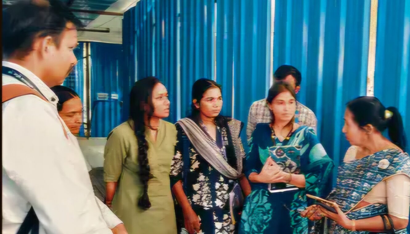 निलंबीत आरोग्यसेवक रामकिसन घ्यारची वारी, MMIT च्या दारी... Suspended healthcare worker Ramkisan Ghyar visit to MMIT 