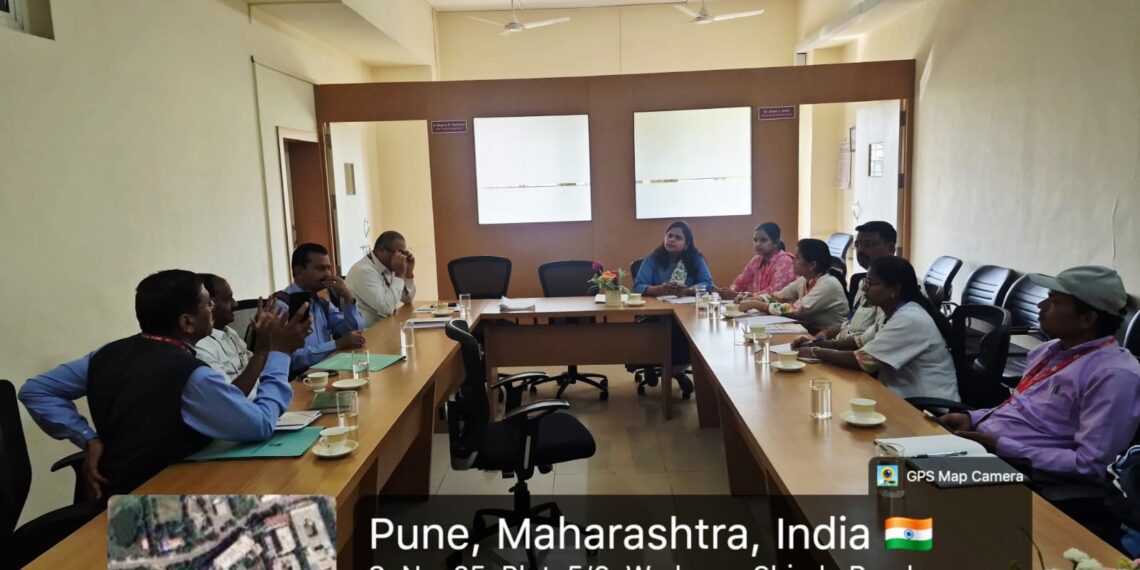 निलंबीत आरोग्यसेवक रामकिसन घ्यारची वारी, MMIT च्या दारी... Suspended healthcare worker Ramkisan Ghyar visit to MMIT