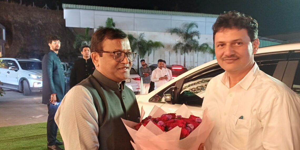 DD केडर मध्ये नसलेल्या डॉ. भगवान पवारांना DHO किंवा MOH करा Appoint Dr Bhagwan Pawar who does not belong to the DD cadre as DHO or MOH