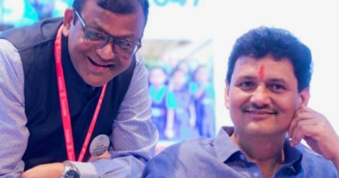 आरोग्य मंत्र्यांकडून डॉ. भगवान पवारांच्या निलंबनाचे संकेत आरोग्य मंत्र्यांकडून डॉ. भगवान पवारांच्या निलंबनाचे स्पष्ट संकेत Health Minister gives clear indications regarding the suspension of Dr Bhagwan Pawar